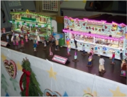 Viele kleine Besucher auf dem Platz.